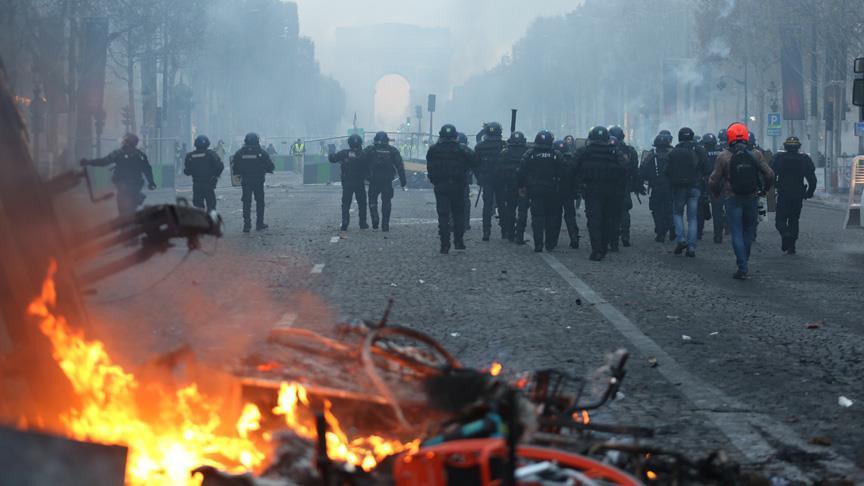 وزير فرنسي: 70% إجمالي خسائر مبيعات الشركات بسبب الاحتجاجات