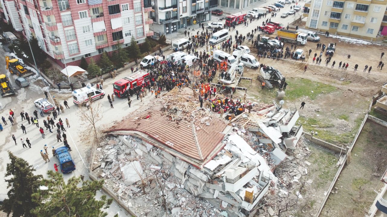 وفاة 3 مواطنين و انهيار بعض المباني: انهرنا هذه المرة في ملاطيا 
