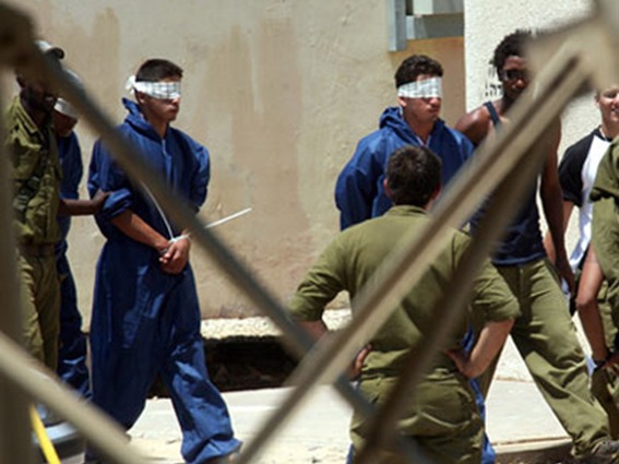 وقفة في غزة تضامناً مع المعتقلين داخل السجون الإسرائيلية