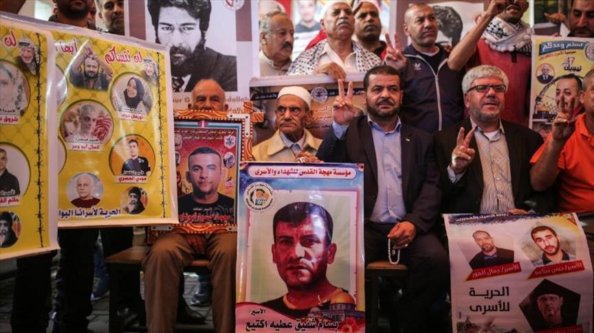 وقفة في غزة تضامناً مع المعتقلين في السجون الإسرائيلية